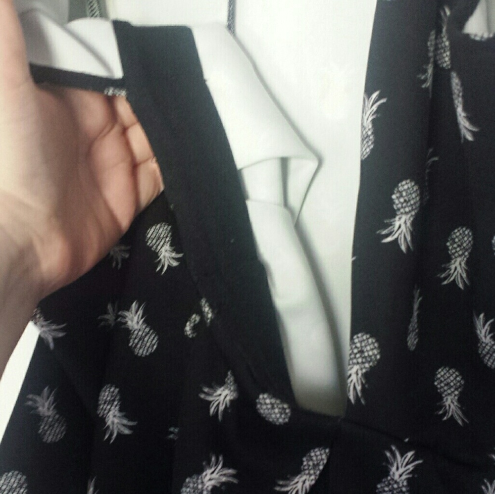Black Pineapple Halter Dress by Hollister Size L - Picture 5 of 8